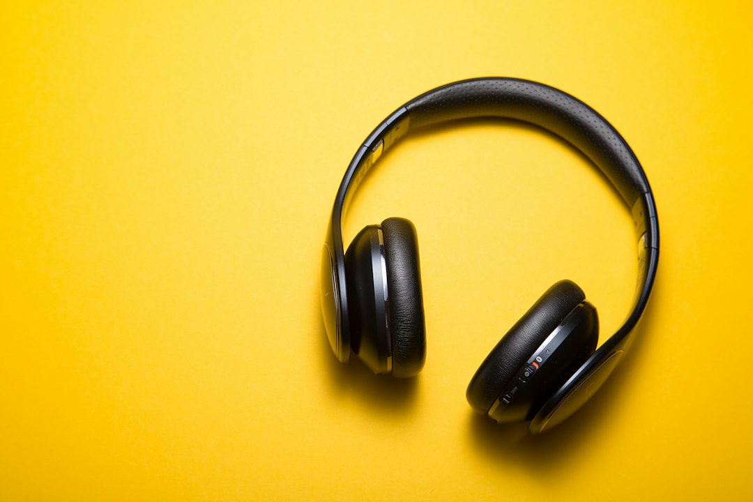 ヘッドホンで音声会話を快適に聞くためのイメージ